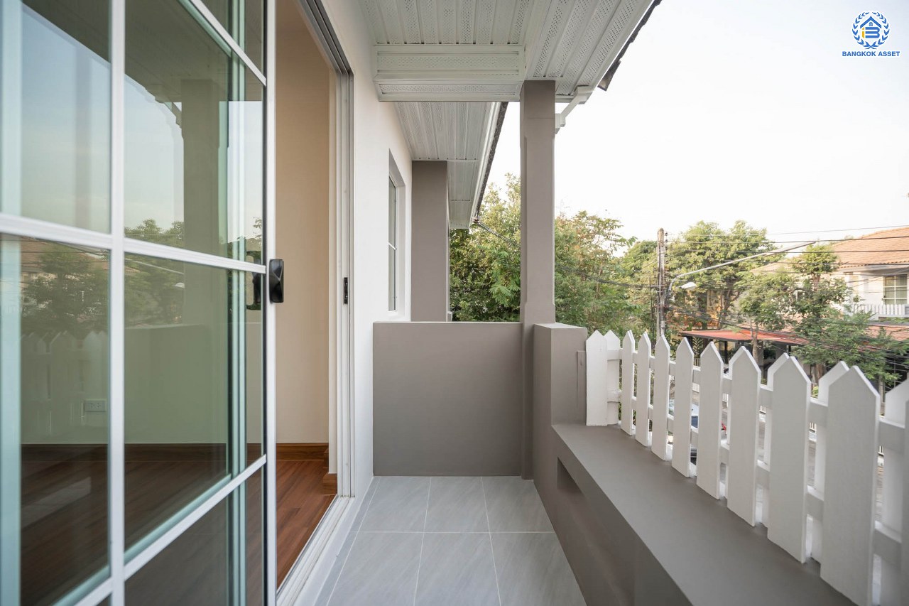 บ้านมือสองตกแต่งใหม่ โครงการ ชัยพฤกษ์2 ราชพฤกษ์-ติวานนท์ เนื้อที่ 54.4 ตร.ว. ฟังก์ชัน 3 ห้องนอน 2 ห้องน้ำ จอดรถได้ 2 คัน บรรยากาศเงียบสงบเป็นส่วนตัว สิ่งอำนวยความสะดวกมากมาย! บนทำเลศักยภาพ หน้าโครงการติดถนนใหญ่ เชื่อมต่อถนนราชพฤกษ์ ใกล้จุดขึ้นทางด่วน "ศรีสมาน"...